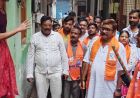 76 दिवसीय वार्ड प्रवास में जनता के बीच पहुंच रहे विधायक डॉ. नीलकंठ तिवारी, सुन रहे समस्याएं, करा रहे समाधान