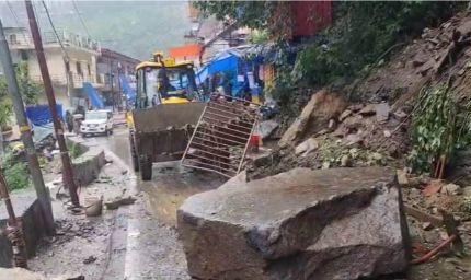 चारधाम यात्रा पर बारिश का कहर, नदियां उफान पर; बदरीनाथ नेशनल हाईवे बंद, यात्रियों की बढ़ी मुश्किलें