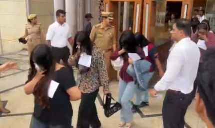 लखनऊ में अंतरराष्ट्रीय कॉल सेंटर का भंडाफोड़, 119 साइबर ठग गिरफ्तार