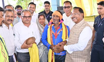 रायपुर : कृत्रिम गर्भाधान से पशुधन विकास की मिसाल बना ग्राम पुरी