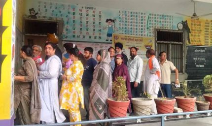 फाजिल्का के जलालाबाद नगर परिषद चुनाव में वोटिंग जारी, 79 उम्मीदवारों की किस्मत EVM में कैद