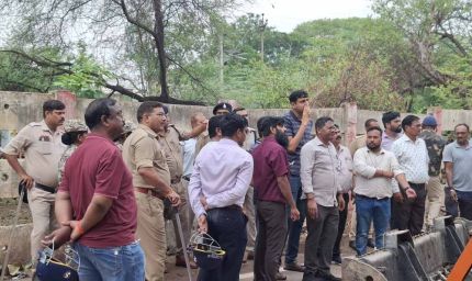 दुर्ग में रेलवे की जमीन से हटे वारिस, स्वेच्छा से प्रशासन को सौंपा मकान