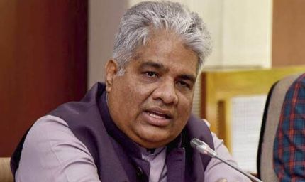 केंद्रीय मंत्री भूपेंद्र यादव के निजी सचिव हटाए गए, दो अन्य अधिकारियों पर भी गिरी गाज