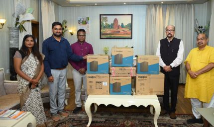 स्वेच्छानुदान मद से सुदूर वनांचल स्थित स्वामी आत्मानंद स्कूल, मांझीगुडा को 10 कंप्यूटर प्रदत्त