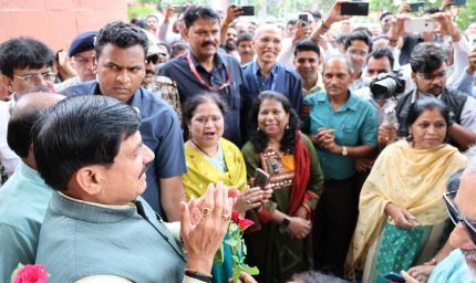 सीएम डॉ. मोहन ने 10 साल बाद दिया प्रमोशन, गदगद हुए कर्मचारी, ढोल-नगाड़ों से किया स्वागत