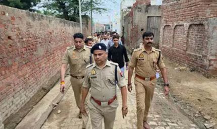 मथुरा बना साइबर ठगों का अड्डा, पुलिस की छापेमारी में 40 शातिर गिरफ्तार