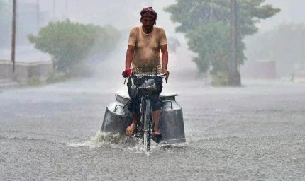 Punjab Weather Alert: पंजाब के 5 जिलों में भारी बारिश की चेतावनी, चंडीगढ़ में छाए रहेंगे बादल, हिमाचल में एडवाइजरी जारी