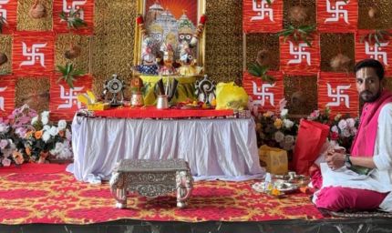 ए.टी. पैलेस में भगवान जगन्नाथ, बलभद्र एवं माता सुभद्रा की भव्य स्थापना, वैदिक मंत्रोच्चार के बीच सम्पन्न हुआ पूजन