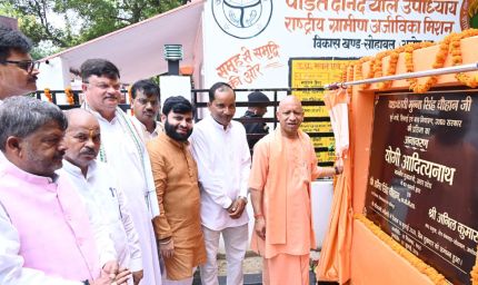 मुख्यमंत्री ने पूर्व मंत्री मुन्ना सिंह चौहान की प्रतिमा का किया अनावरण