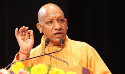 अयोध्या में CM योगी का सपा-कांग्रेस पर हमला, बोले- 'हनुमानगढ़ी की सीढ़ियों पर नमाज पढ़वाने का पाप क्यों कराया?'