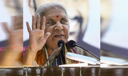 'IAS बनने से पहले कुशल मां बनें', राज्यपाल आनंदीबेन पटेल की छात्राओं को नसीहत