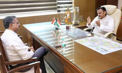 ज़िला अस्पतालों के उन्नयन एवं पद स्वीकृति की कार्यवाही प्राथमिकता से करें पूर्ण: उप मुख्यमंत्री शुक्ल