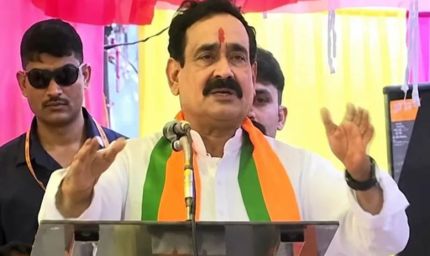 दतिया में मंच पर भावुक हुए नरोत्तम मिश्रा, छलके आंसू; बोले- एक-एक गांव जाऊंगा, आशुतोष को जिताऊंगा