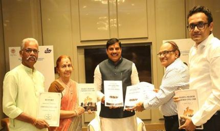मुख्यमंत्री डॉ. यादव को समान नागरिक संहिता का 3 खंड का फाइनल प्रतिवेदन सौंपा