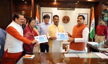 मुख्यमंत्री डॉ. यादव को जल संसाधन मंत्री  सिलावट ने अभियान की उपलब्धियां पर आधारित पुस्तिका की भेंट