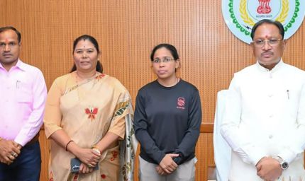 रायपुर : मुख्यमंत्री विष्णुदेव साय ने माउंट एवरेस्ट फतह करने वाली पर्वतारोही अमिता श्रीवास को दी बधाई