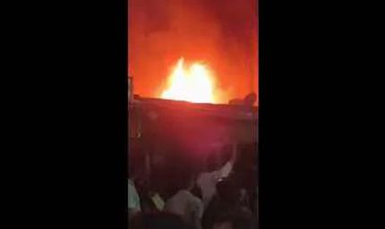 लखनऊ में आईआईएम रोड किनारे भीषण आग, सात दुकानें जलकर राख, लाखों का नुकसान
