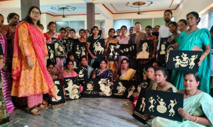 बलौदाबाजार में समूह की 40 महिलाओं को मिला धान और पैरा आर्ट का प्रशिक्षण