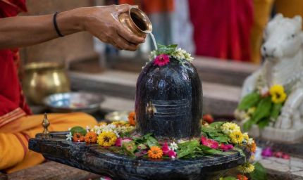 सावन 2026 में पड़ेंगे 4 सोमवार, जानें पूरी तारीख और महत्व