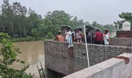 बिलासपुर में भारी बारिश से कई घर बने टापू, भूख-प्यास से जूझ रहे लोग