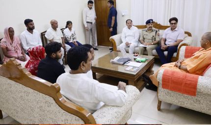 दलित छात्रा ललिता गौतम के परिजनों से मिले मुख्यमंत्री, घटना पर जताया दुःख, कहा दोषी बचेंगे नहीं