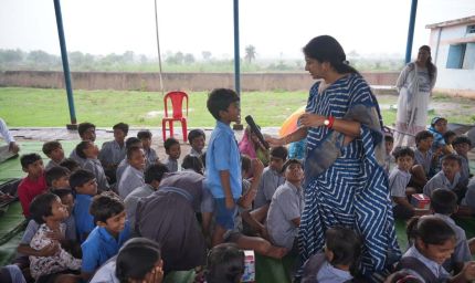 सोशल मीडिया की गुहार पर गांव पहुंची बाल चौपाल, बच्चों को मिले अधिकारों के सबक