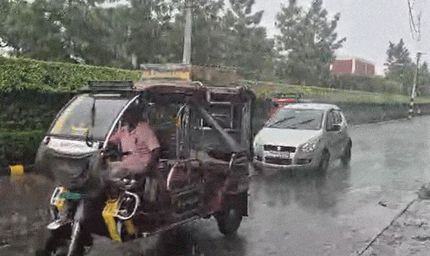 Punjab Weather Alert: 13 जिलों में भारी से बेहद भारी बारिश का अलर्ट, जालंधर में दिन में छाया अंधेरा