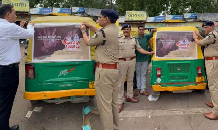 नशे से दूरी, है ज़रूरी 2.0 अभियान तेज, झाबुआ पुलिस ने ऑटो और सवारी वाहनों पर लगाए नशामुक्ति संदेश