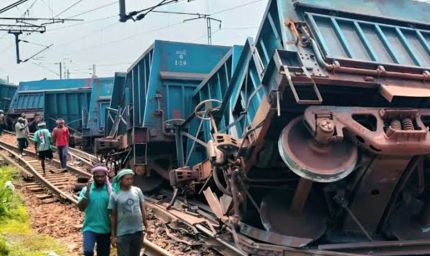 गाजियाबाद-दिल्ली रेल रूट पर बड़ा हादसा, मालगाड़ी के 6 डिब्बे पटरी से उतरे; 53 ट्रेनें प्रभावित