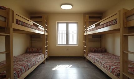 वाराणसी में बनेगा 500 बेड का अत्याधुनिक कामकाजी महिला छात्रावास, भूमि हस्तांतरण प्रस्ताव को मिली मंजूरी
