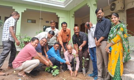 माधव महाविद्यालय ने डॉ. संजय कुमार पाण्डेय एवं दीपक बंसल का अभिनंदन किया