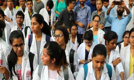 CG में डॉक्टरों को बड़ी राहत के संकेत! UG बॉन्ड खत्म, PG में एक साल बॉन्ड पर बनी सहमति
