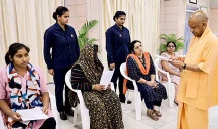 जनता दर्शन में योगी का बड़ा आश्वासन, गंभीर मरीजों के इलाज में मिलेगी आर्थिक मदद