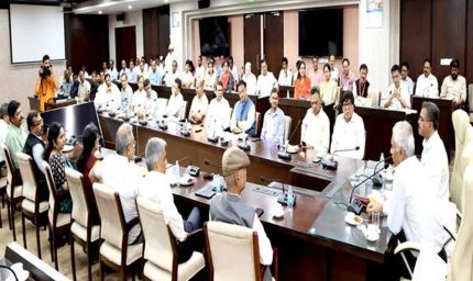 अधिकारी टीम मध्यप्रदेश के रूप में योजनाओं और निर्णयों के क्रियान्वयन में उत्कृष्ट भूमिका निभाएं : मुख्य सचिव  बर्णवाल