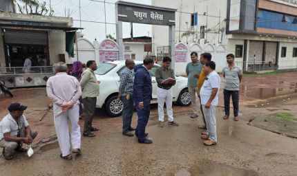 बारिश से पहले होनी थी तैयारी, तब क्रिकेट में व्यस्त थीं महापौर! अब व्यवस्थाएं संभालने सड़क पर उतरे निगम आयुक्त, तो शुरू हुई सियासत