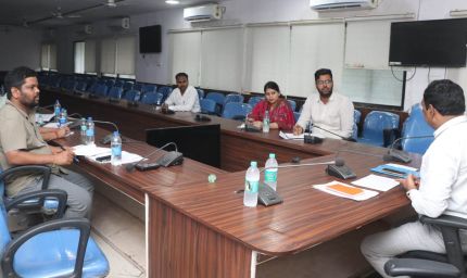 नगरीय निकायों में स्वच्छता पर विशेष ध्यान दें, कचरा फैलाने वालों पर लगायें जुर्माना - कलेक्टर