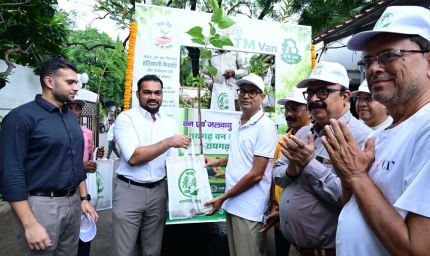 वित्त मंत्री  ओपी चौधरी ने निःशुल्क पौधा वितरण वैन को दिखाई हरी झंडी