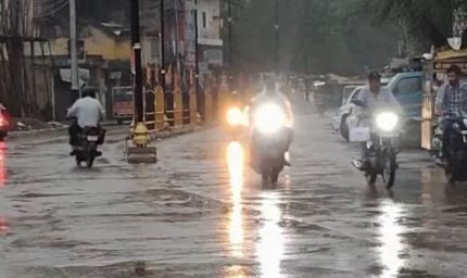 आज का मौसम: दिल्ली-यूपी समेत 15 राज्यों में भारी बारिश का अलर्ट, पहाड़ों में तबाही का खतरा