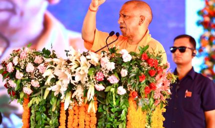 आगरा में सीएम योगी ने 342 करोड़ की विकास परियोजनाओं की सौगात दी