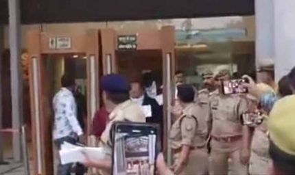 डोंगरगढ़ में फॉरेक्स ट्रेडिंग के नाम पर अरबों की ठगी, निवेशकों ने आरोपी के घर का किया घेराव
