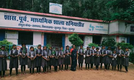 एक पेड़ माँ के नाम अभियान के तहत विद्यार्थियों ने दिया पर्यावरण संरक्षण का संदेश