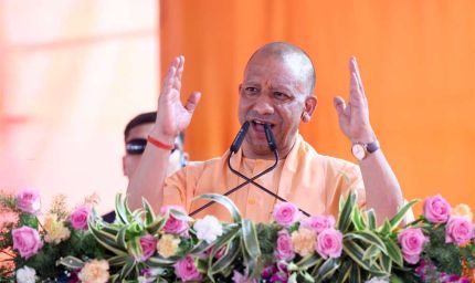 पढ़ाई में पीछे छूटे बच्चों को मुख्यधारा में लाएगी योगी सरकार, कैच-अप शिक्षण अभियान को मिलेगी नई गति