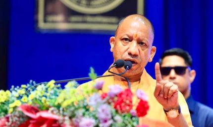 बदलते दौर में बढ़ी शिक्षकों की जिम्मेदारी, छात्रों को सोशल मीडिया के दुष्प्रचार से बचने का तरीका सिखाना होगा: सीएम योगी