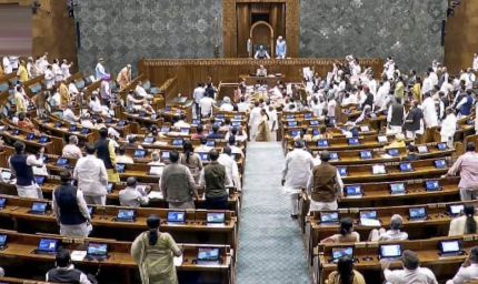 लोकसभा में पेश हुआ एंटी-पेपर लीक बिल, विपक्ष के हंगामे से संसद की कार्यवाही स्थगित