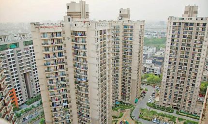 सोसायटी के नियम तोड़ने पर किसे भरना होगा जुर्माना? जानिए मकान मालिक या किरायेदार, क्या कहता है नियम