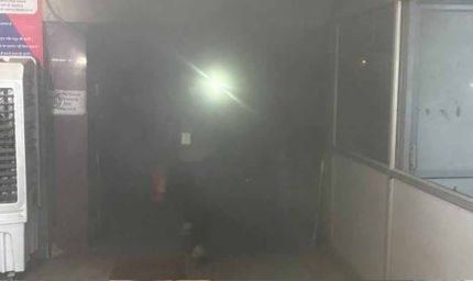 रायपुर के मेकाहारा अस्पताल के इमरजेंसी वार्ड में आग, मचा हड़कंप; पुलिस और दमकल की टीम मौके पर