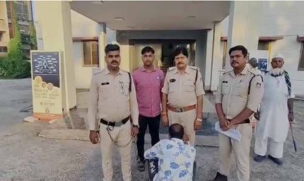 थाना निशातपुरा पुलिस की बड़ी कार्यवाही, कुख्यात 10000/-रुपये का इनामी बदमाश काला उर्फ नजफ ईरानी गिरफ्तार