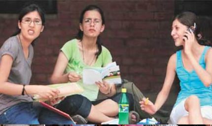 सेंट स्टीफंस कॉलेज में शॉर्ट्स पहनने पर रोक, छात्रों ने लगाया 'मोरल पुलिसिंग' का आरोप