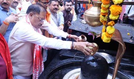 गुरु पूर्णिमा पर कोसमनारा पहुंचे मुख्यमंत्री  विष्णु देव साय, सत्यनारायण बाबा धाम में की पूजा-अर्चना