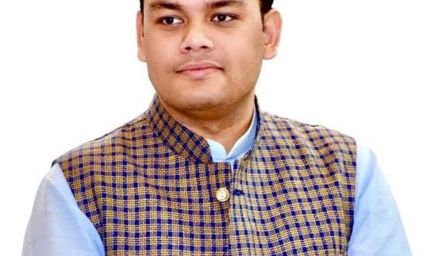 स्कूल बंद करने के आरोप पर अखिलेश को संदीप सिंह का जवाब, ‘PDA नहीं, Propaganda Delivery by Akhilesh’